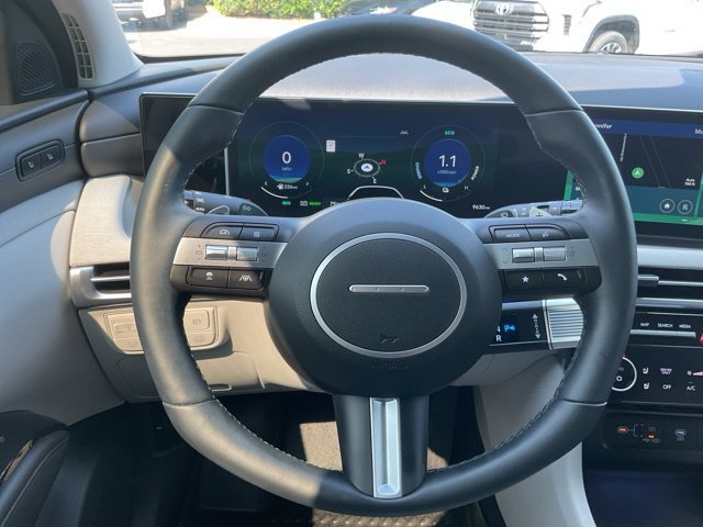 Used 2025 Hyundai Tucson Limited AWD/4WD image 25