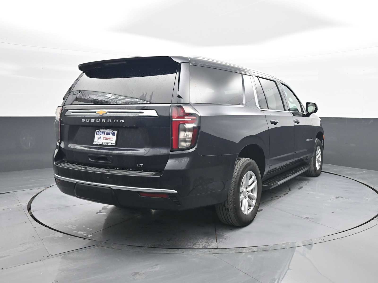 Used 2024 Chevrolet Suburban LT image 7