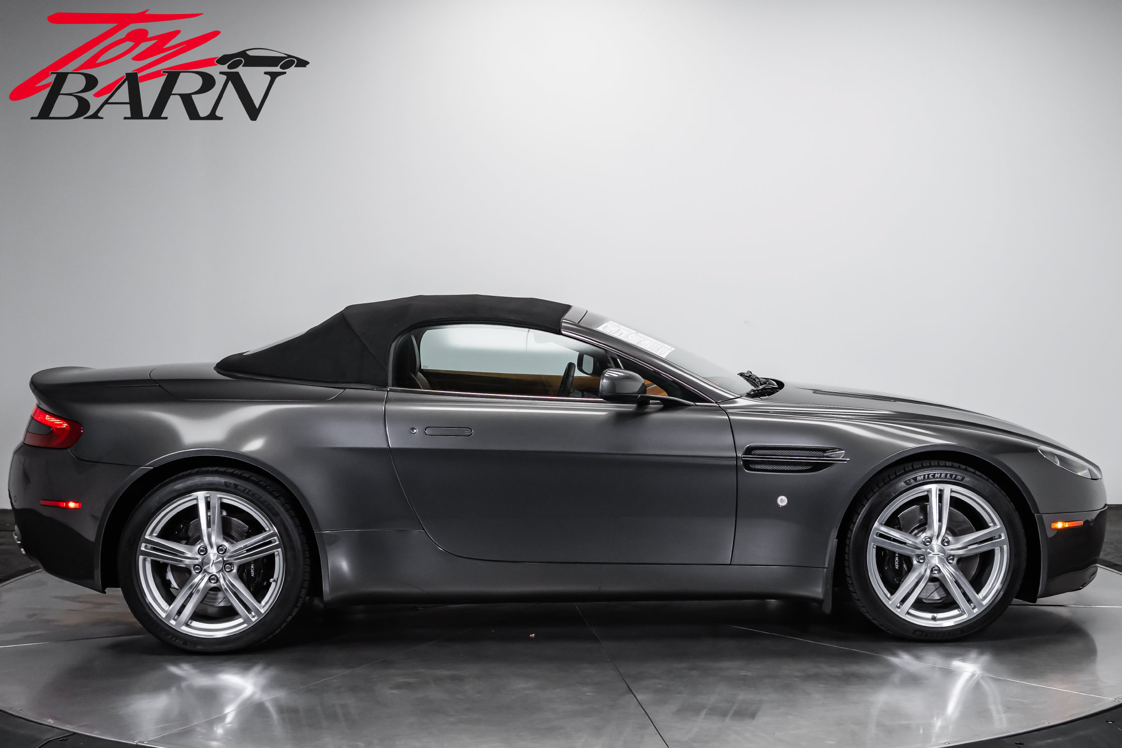 Used 2009 Aston Martin V8 Vantage Roadster RWD image 14