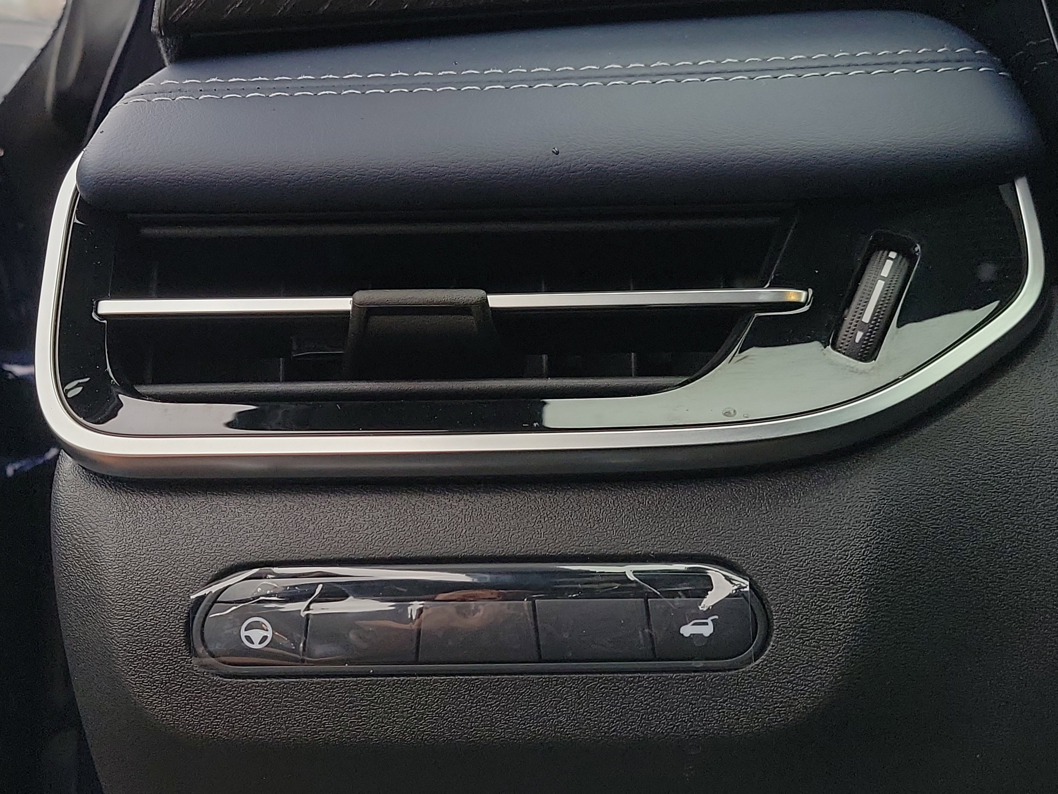 New 2026 INFINITI QX60 Sport w/ Dark Cargo Package image 16