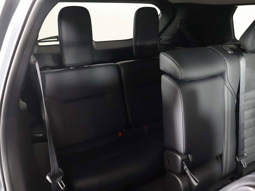 New 2025 Mitsubishi Outlander SE image 39