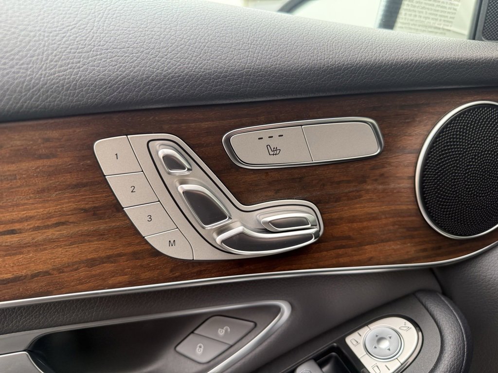 Used 2021 Mercedes-Benz GLC 300 4MATIC image 20