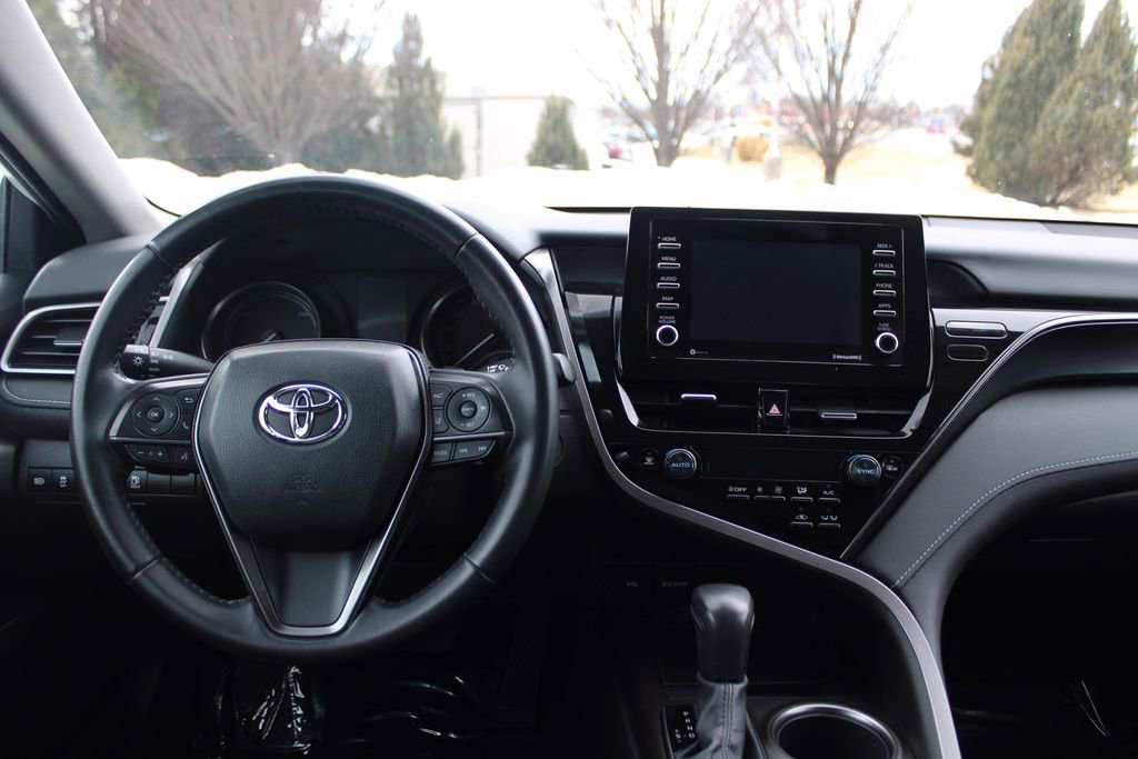 Used 2022 Toyota Camry SE image 15