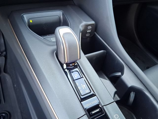 Used 2023 Toyota Crown Platinum AWD/4WD image 12