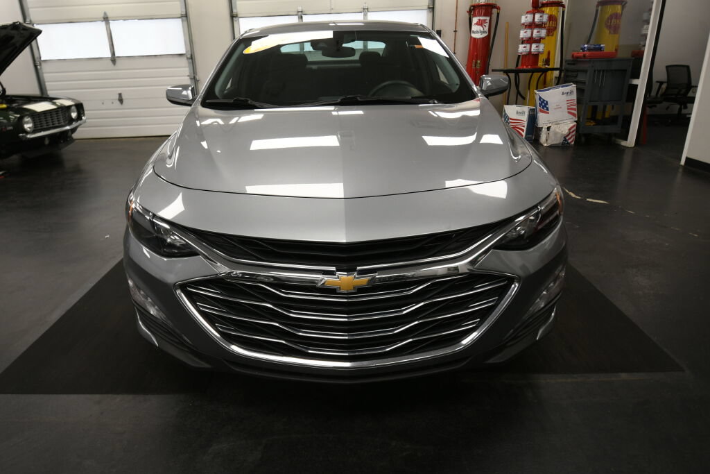 Used 2024 Chevrolet Malibu LT FWD image 2