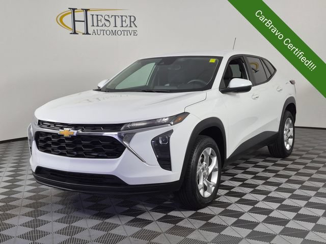 Used 2024 Chevrolet Trax LS w/ LS Convenience Package FWD image 4