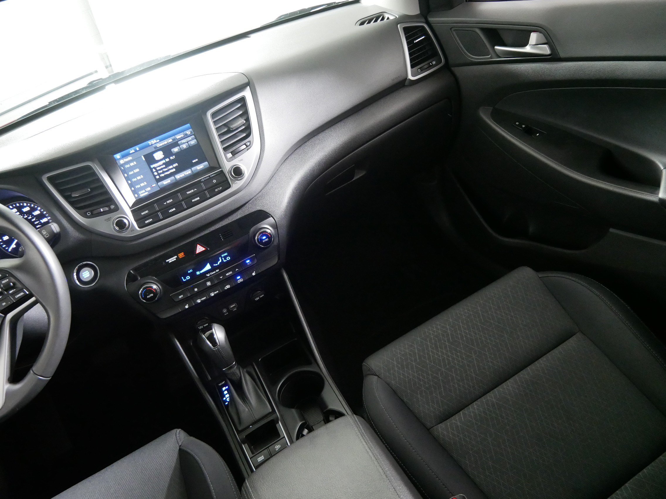 Used 2018 Hyundai Tucson Value AWD/4WD image 11