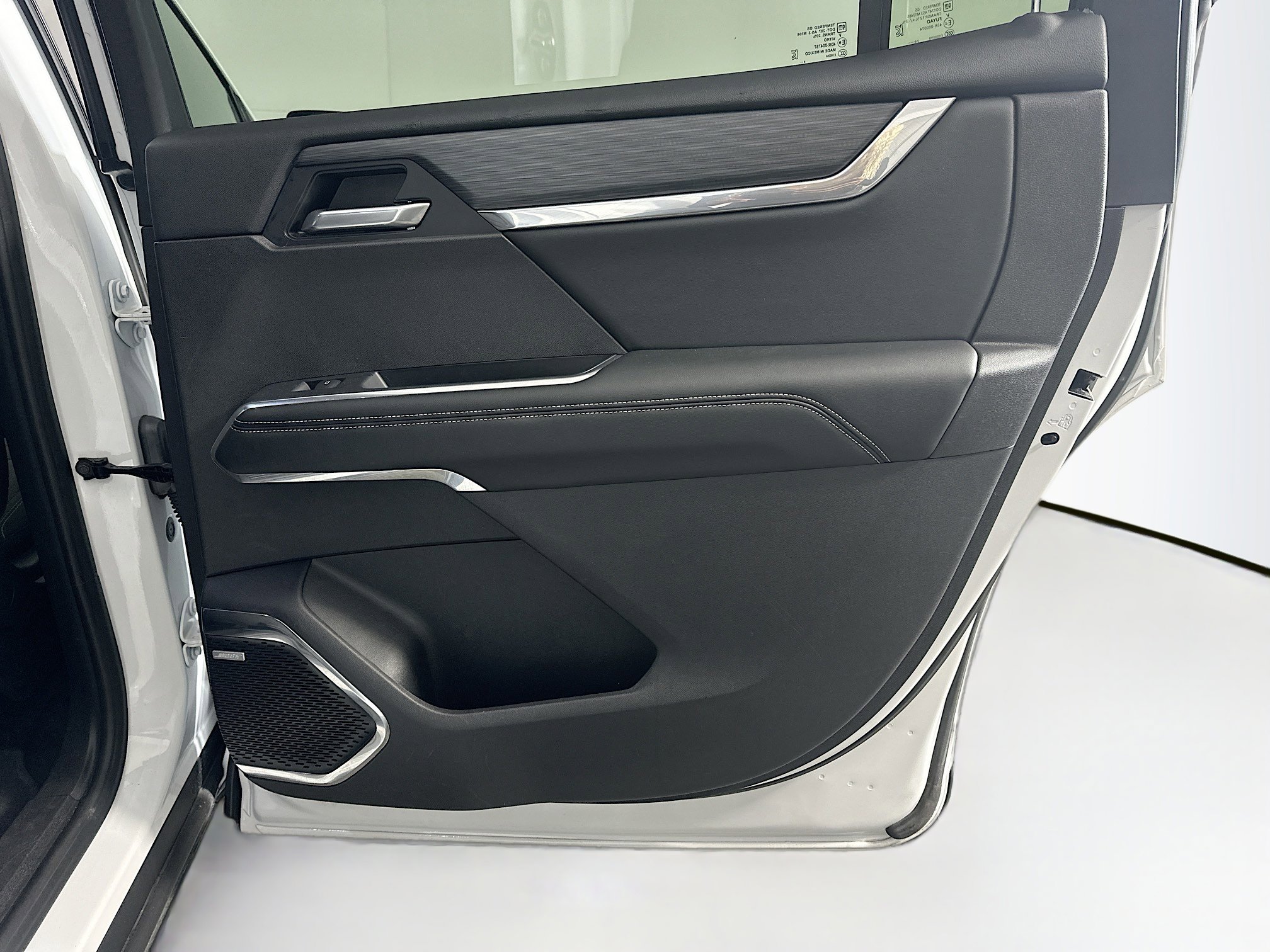 Used 2025 GMC Acadia Elevation image 33