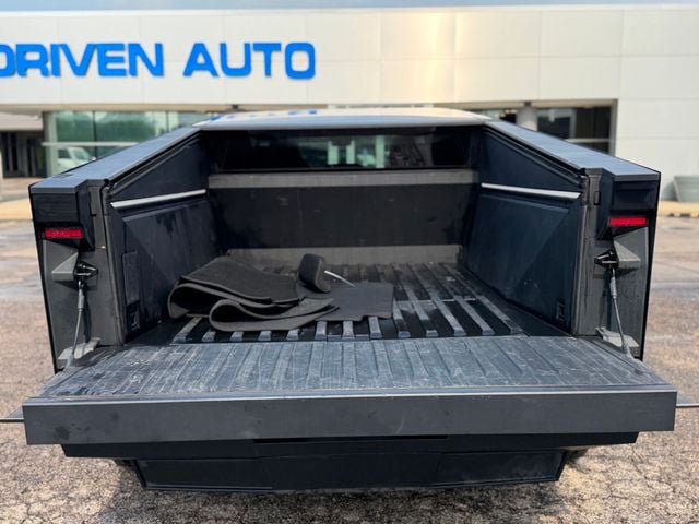 Used 2024 Tesla Cybertruck AWD Crew Cab image 45