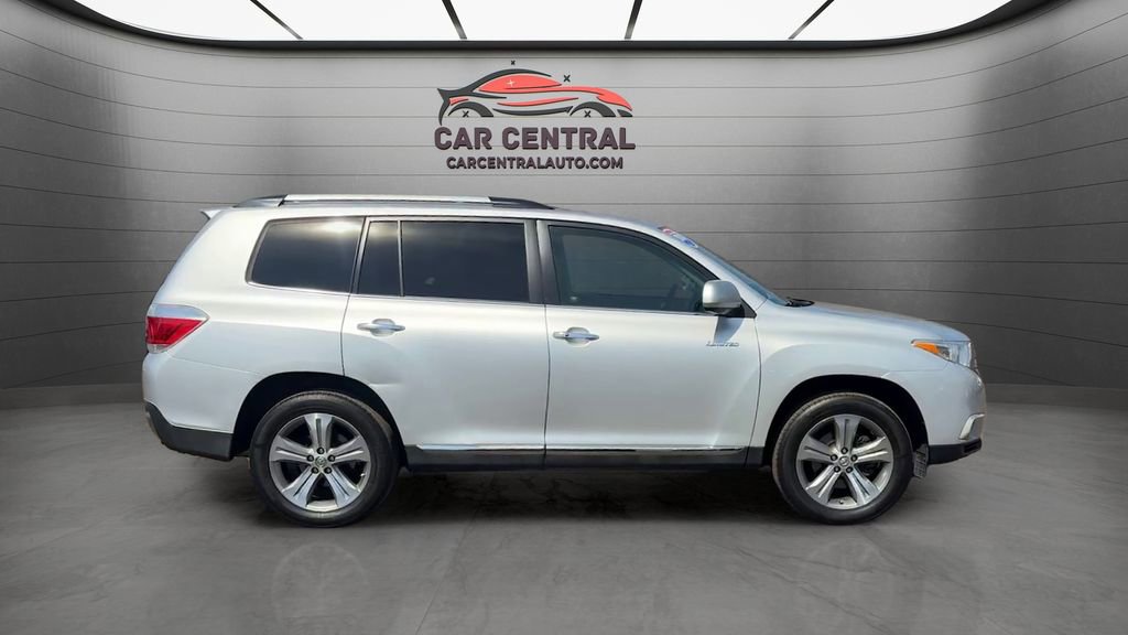 Used 2011 Toyota Highlander Limited w/ Tow Pkg AWD/4WD image 6