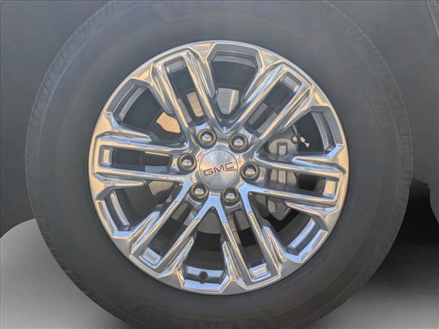 Used 2023 GMC Yukon SLT w/ SLT Premium Package image 28