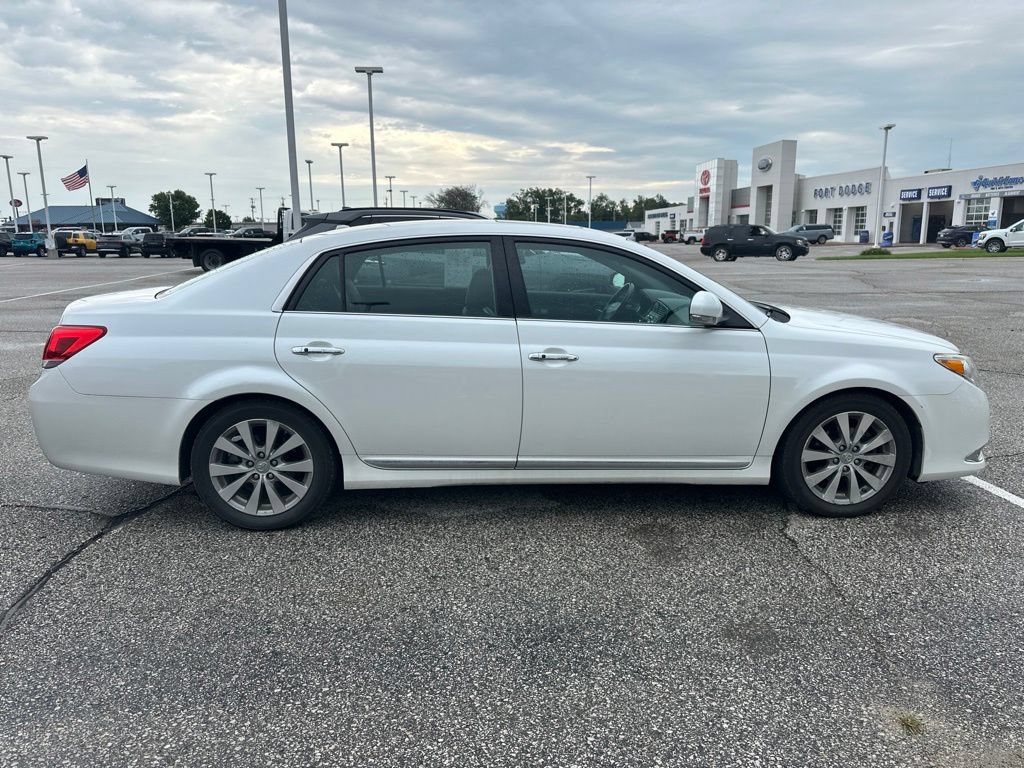 Used 2012 Toyota Avalon Limited FWD image 5