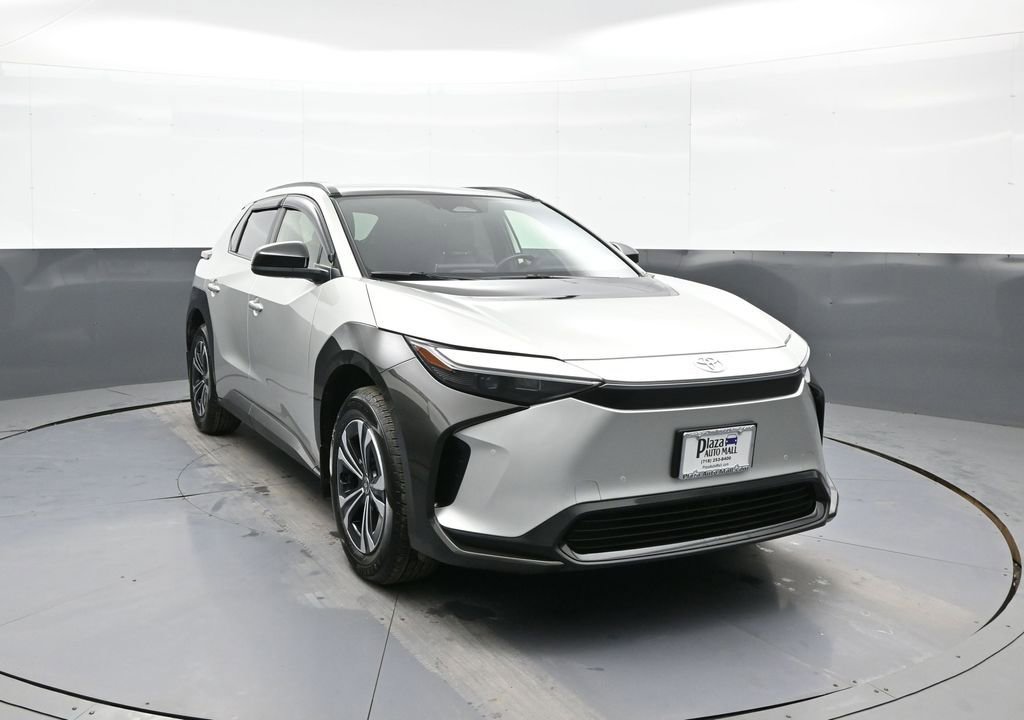 Used 2023 Toyota bZ4X XLE w/ Weather Package image 3