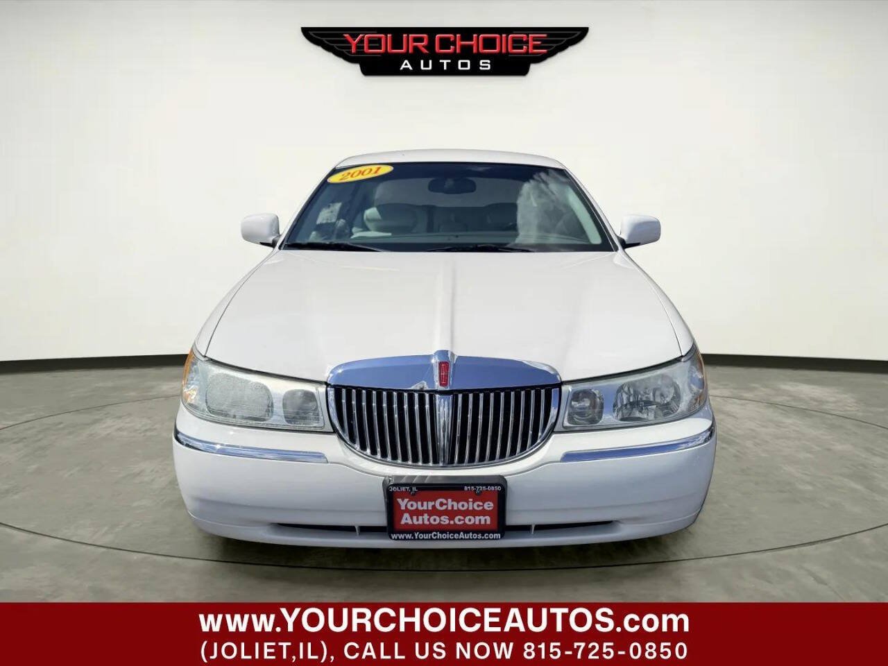 Used 2001 Lincoln Town Car Executive RWD image 9