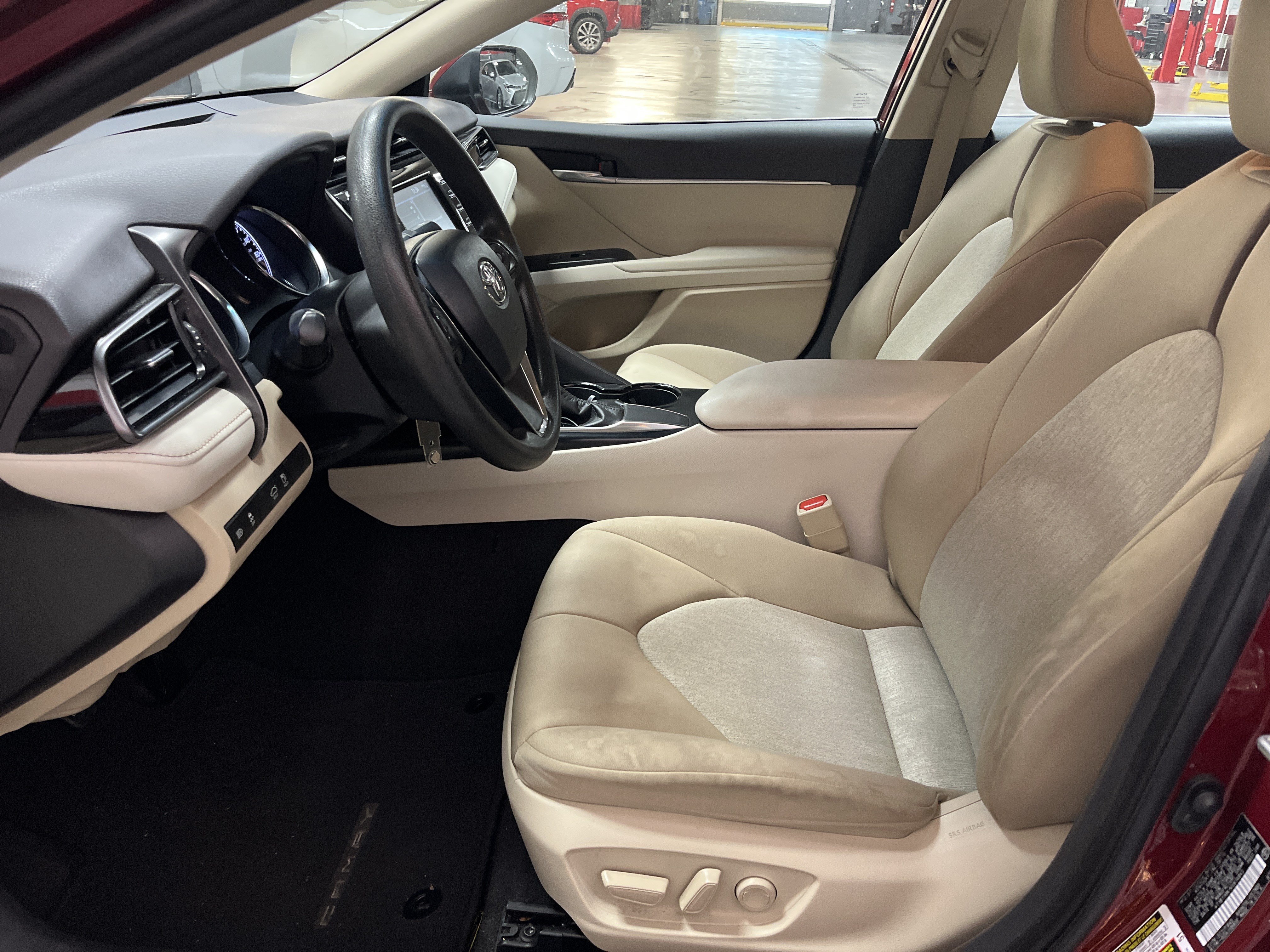 Used 2019 Toyota Camry LE FWD image 5