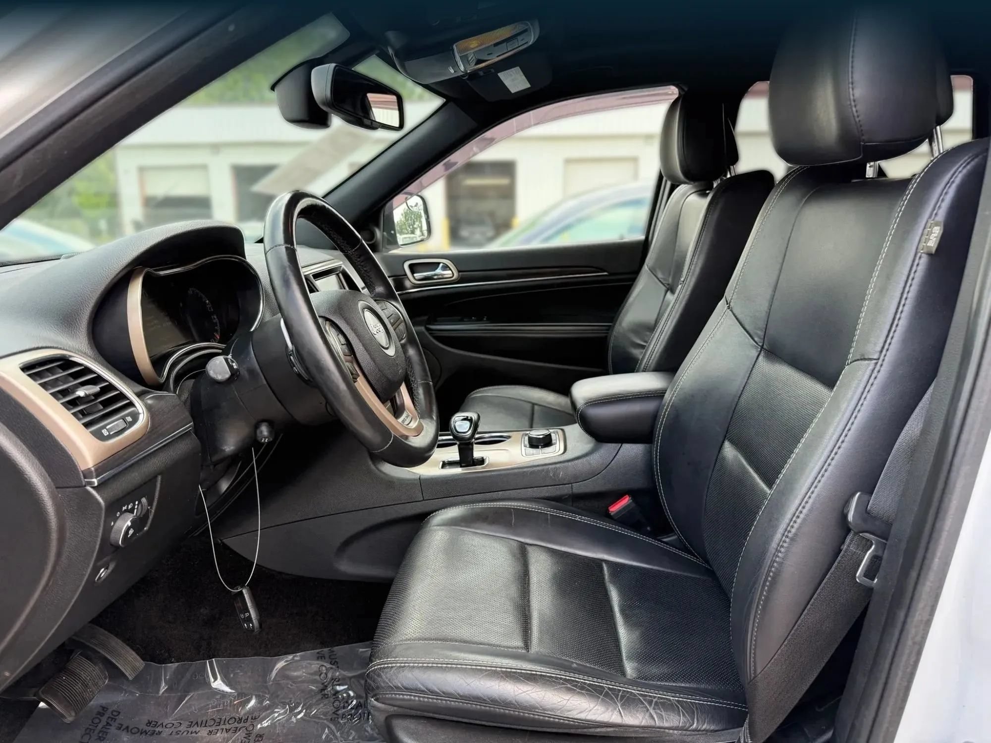Used 2015 Jeep Grand Cherokee Limited w/ Luxury Group II AWD/4WD image 2