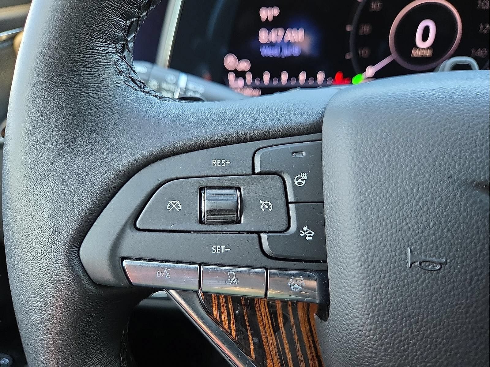 Used 2024 Cadillac Escalade Premium Luxury w/ Performance Package AWD/4WD image 22