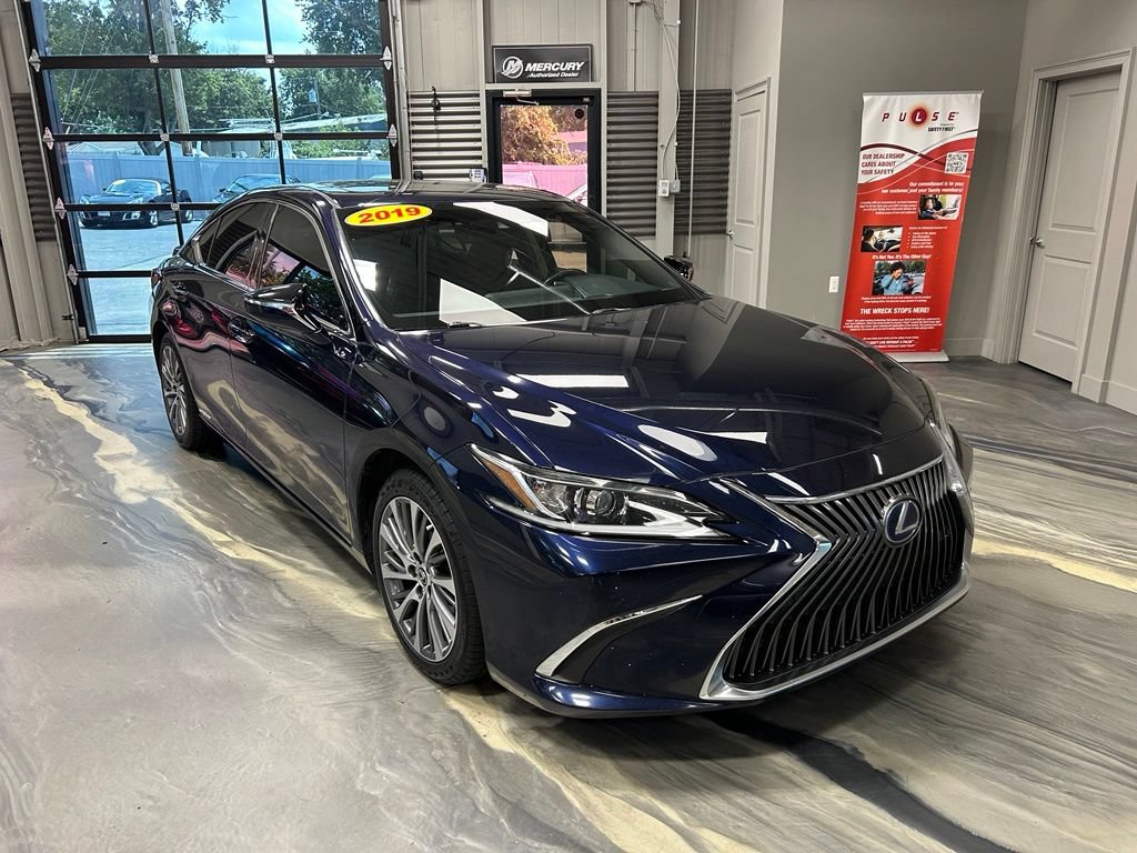 Used 2019 Lexus ES 300h w/ Premium Package