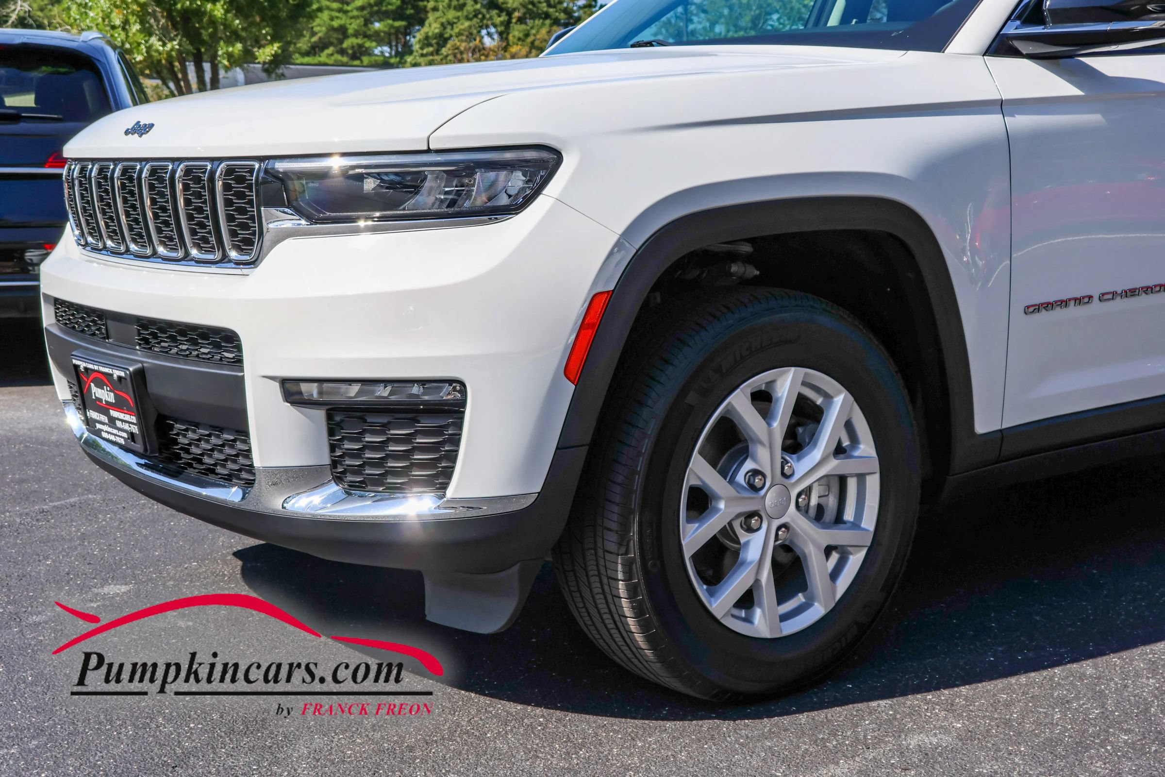 Used 2023 Jeep Grand Cherokee L Limited AWD/4WD image 9