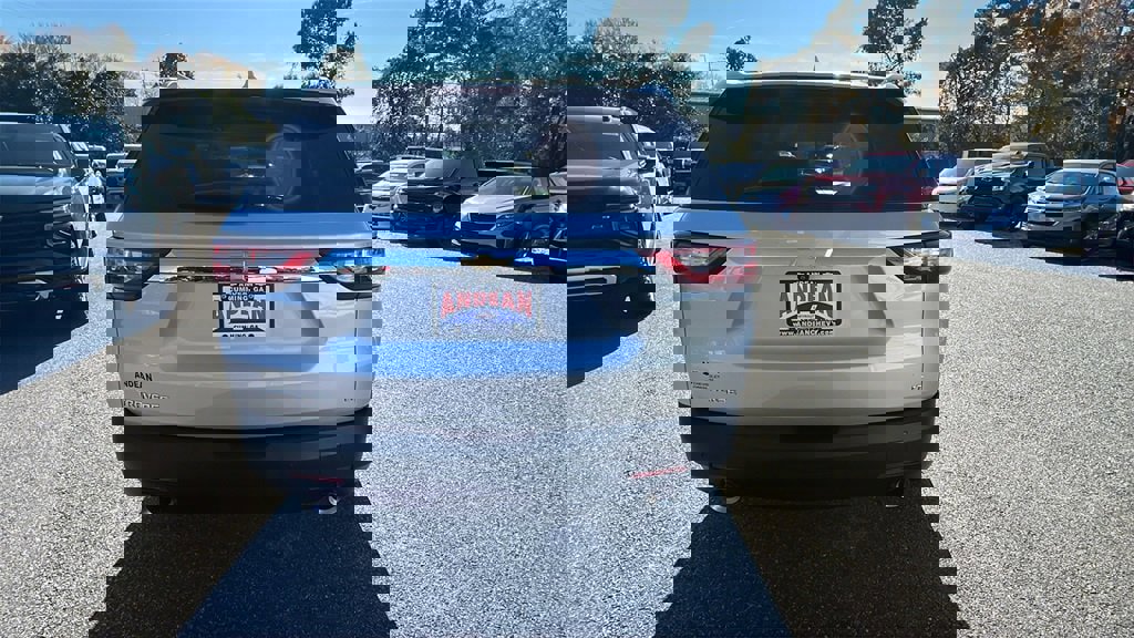 Used 2021 Chevrolet Traverse LT image 6