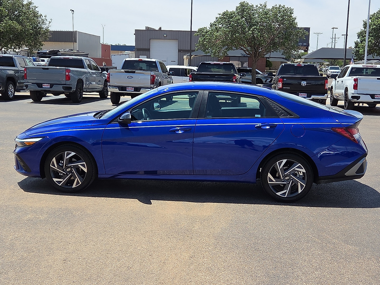 Used 2025 Hyundai Elantra Sport FWD image 2