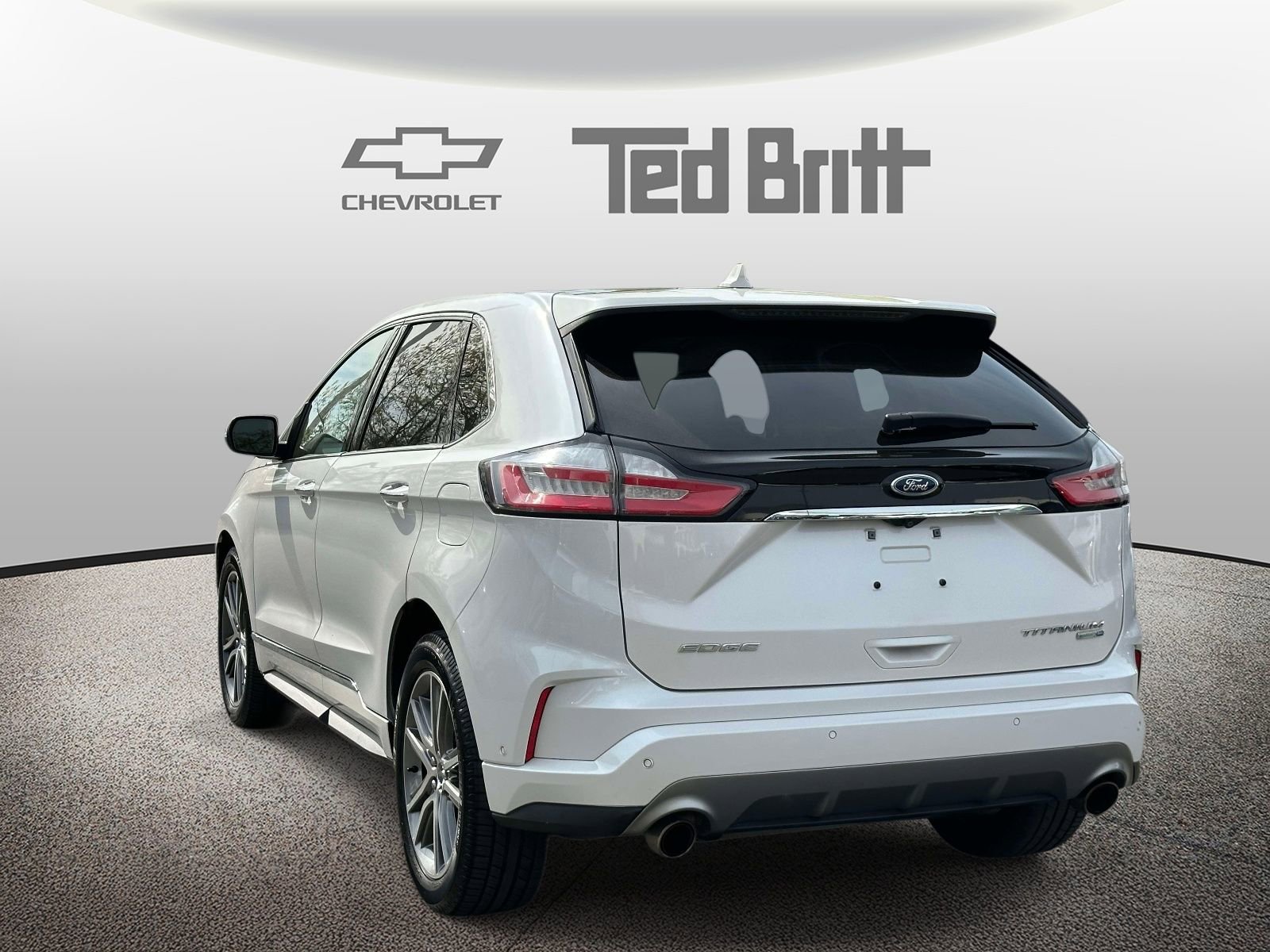 Used 2019 Ford Edge Titanium w/ Equipment Group 301A image 6