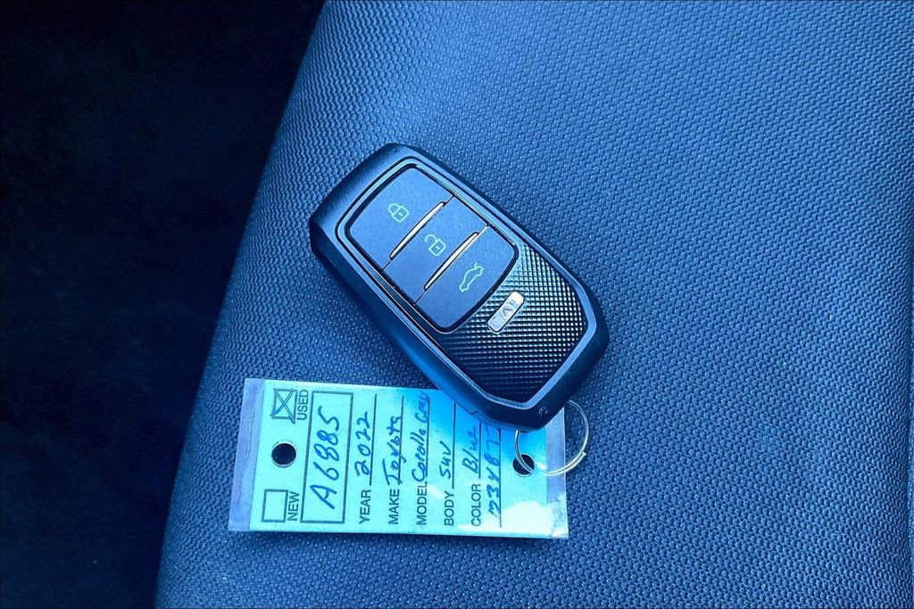 Used 2022 Toyota Corolla Cross LE FWD image 10