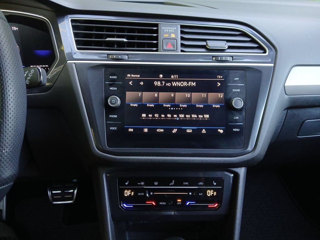 Used 2024 Volkswagen Tiguan SE R-Line AWD/4WD image 19