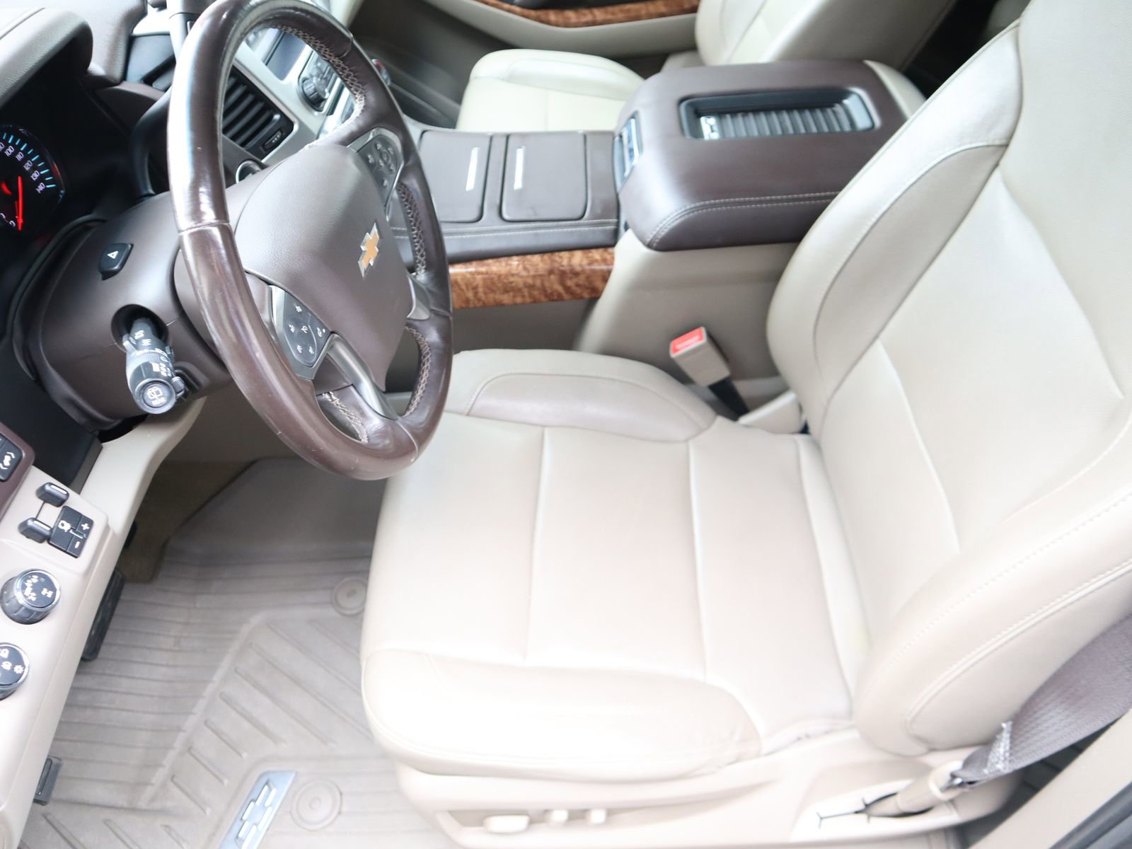 Used 2019 Chevrolet Suburban Premier AWD/4WD image 30