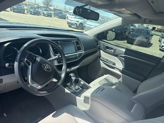 Used 2014 Toyota Highlander Limited image 12
