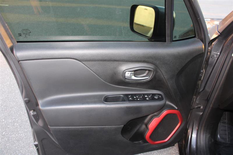 Used 2020 Jeep Renegade Trailhawk image 12