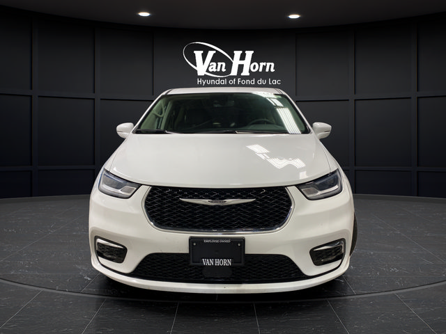 Used 2022 Chrysler Pacifica Touring-L FWD image 2