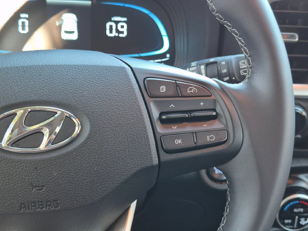 Used 2026 Hyundai Venue SEL FWD image 18