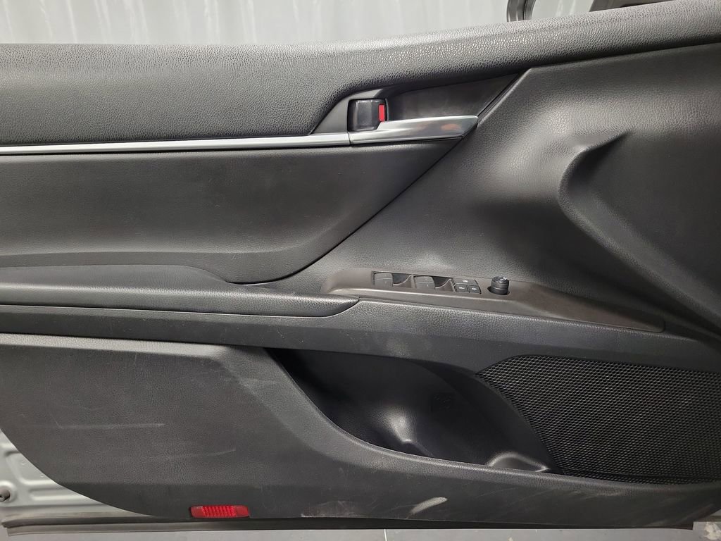 Used 2021 Toyota Camry SE FWD image 22