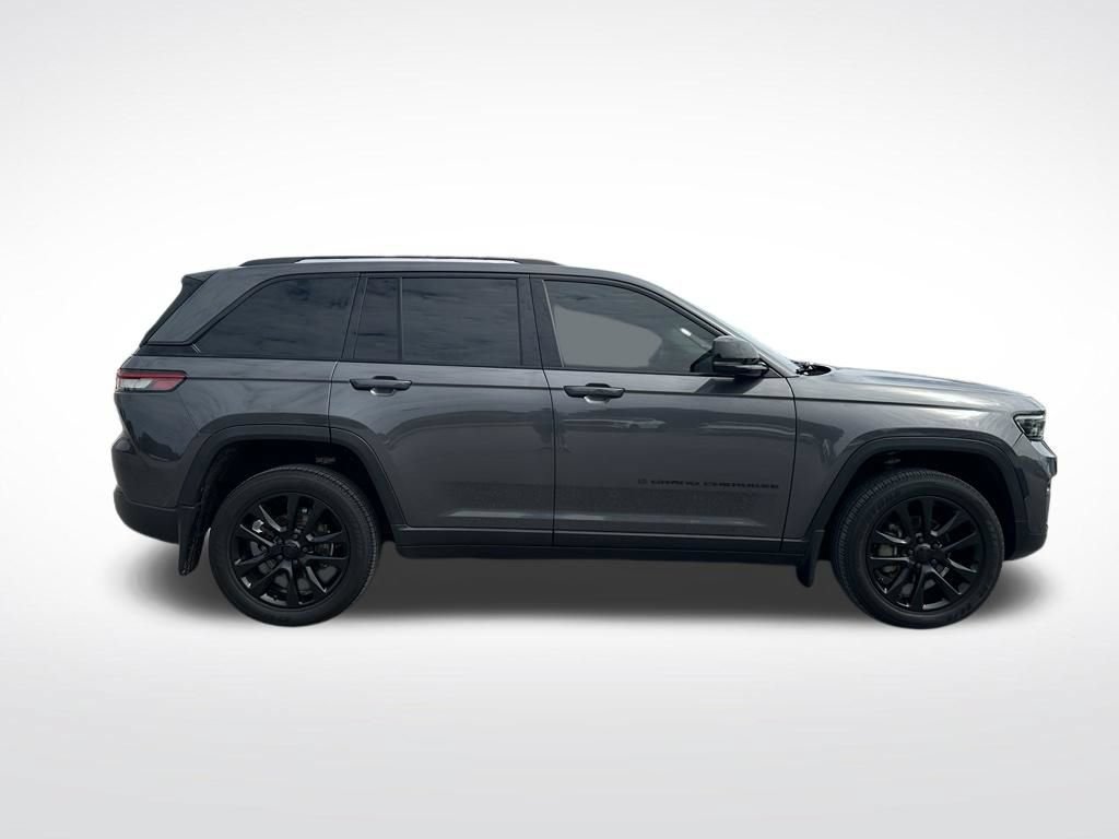 Used 2022 Jeep Grand Cherokee Limited w/ MOPAR Finishing Package AWD/4WD image 8