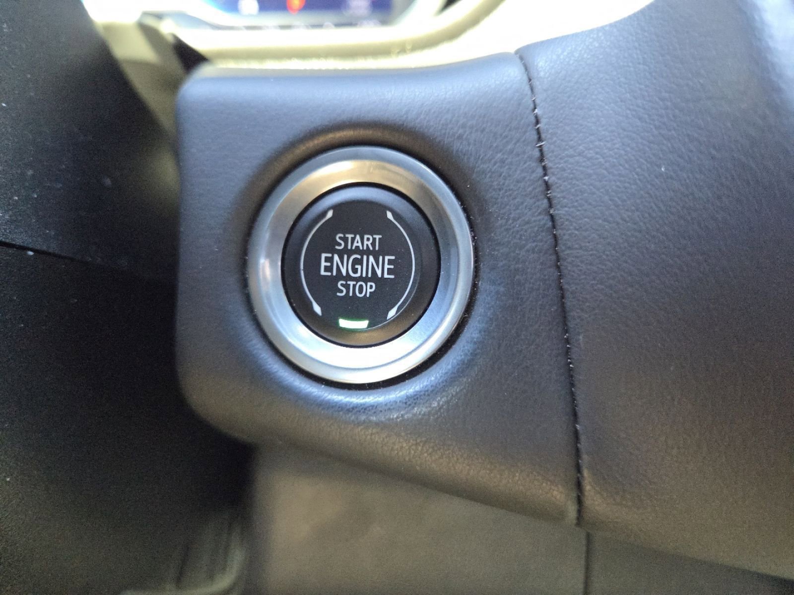 Used 2024 Chevrolet Suburban RST w/ Luxury Package image 8