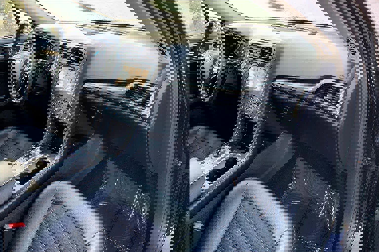 Used 2017 Ford Fusion SE w/ Equipment Group 201A image 18