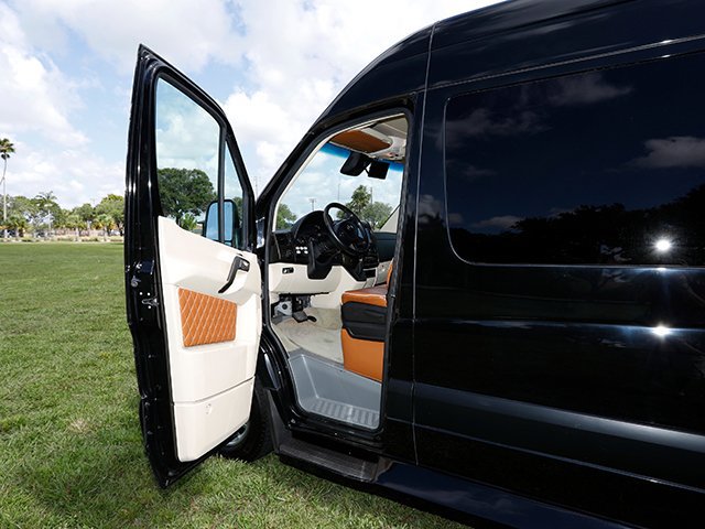 Used 2017 Mercedes-Benz Sprinter 3500 image 9