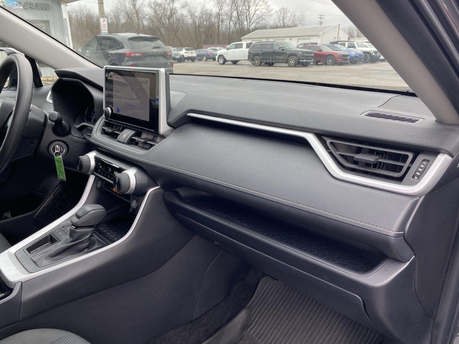 Used 2025 Toyota RAV4 LE image 37