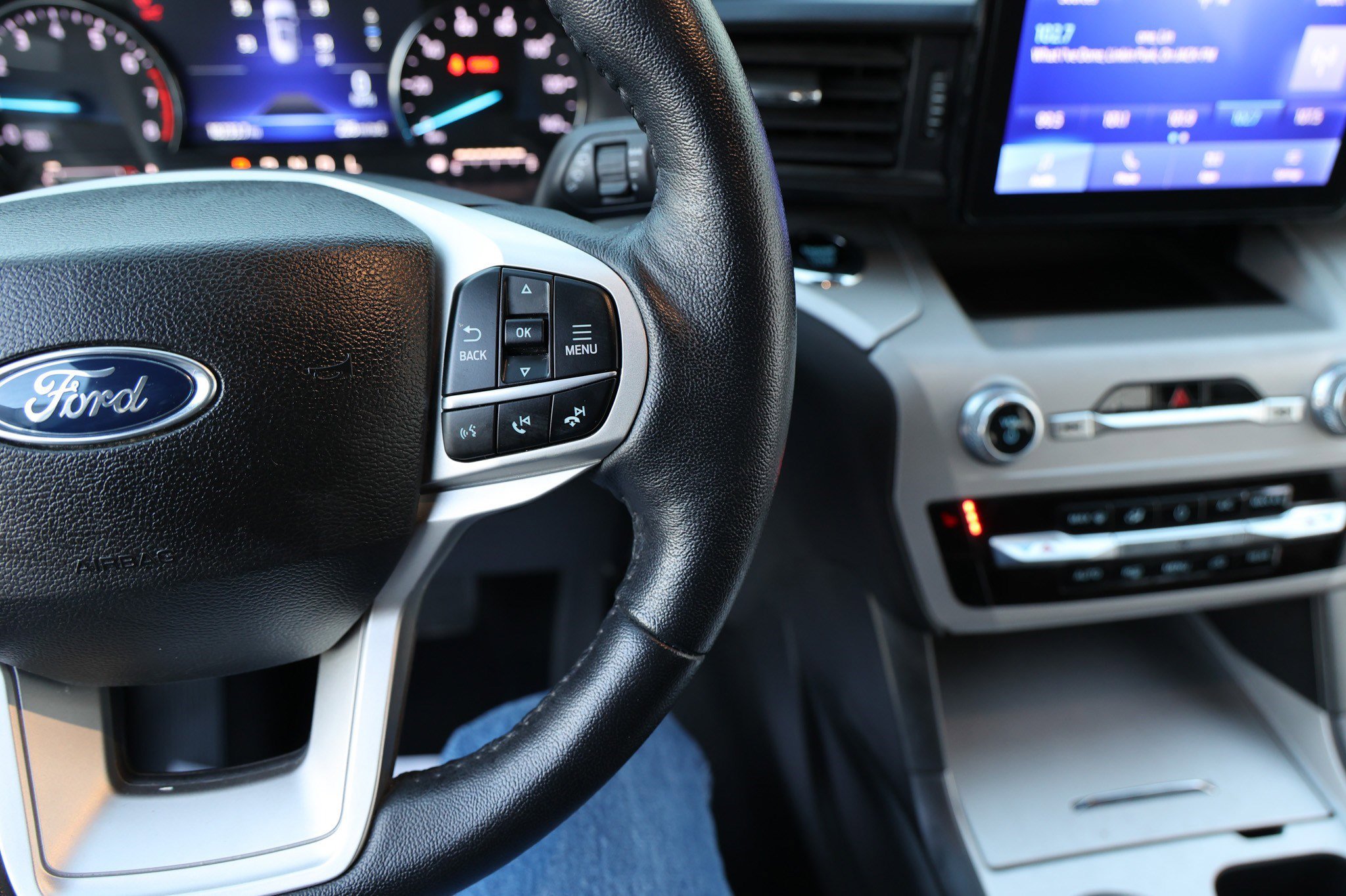 Used 2023 Ford Explorer XLT image 18