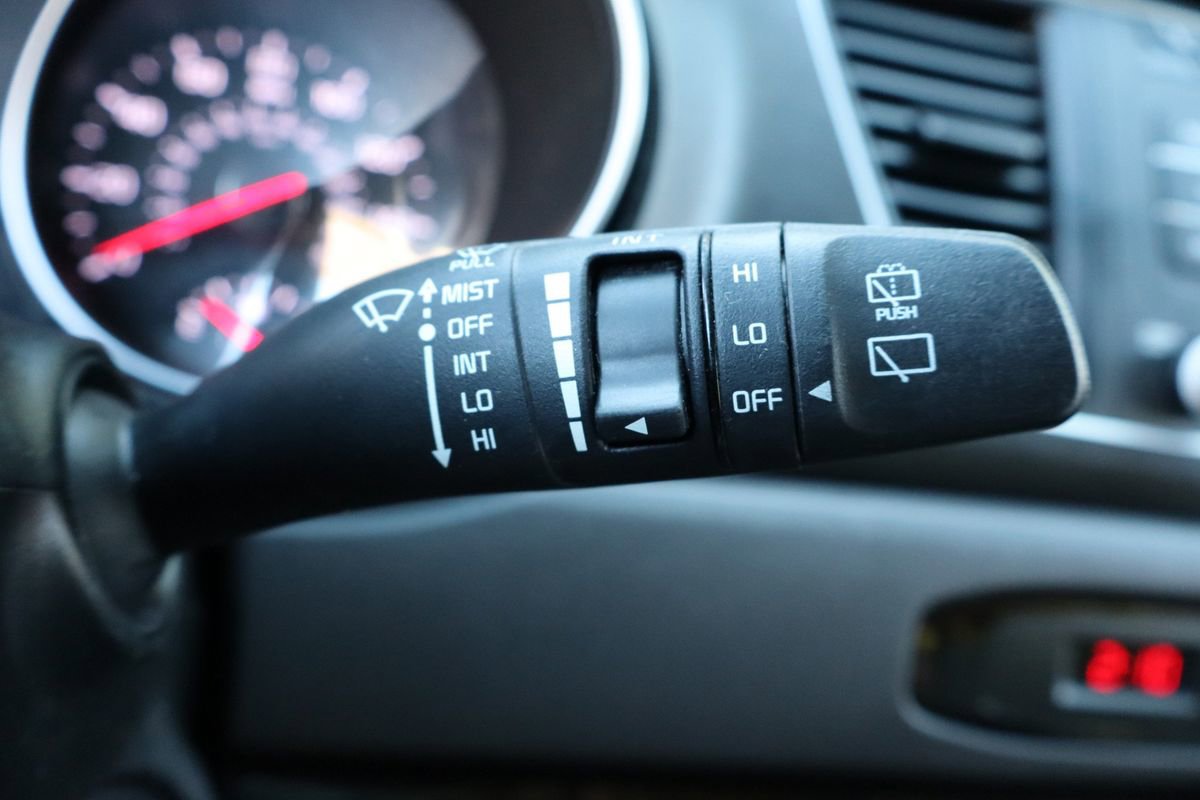 Used 2015 Kia Sedona LX w/ LX Convenience Package image 32