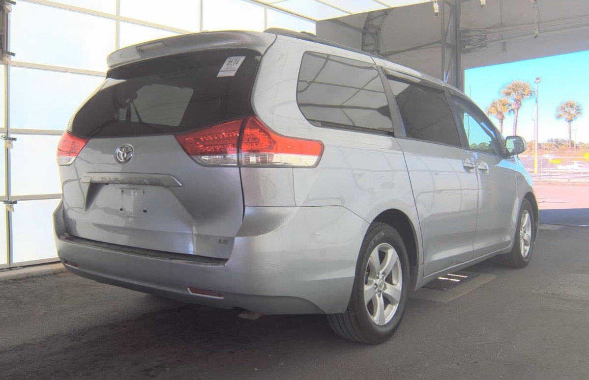 Used 2011 Toyota Sienna LE image 4