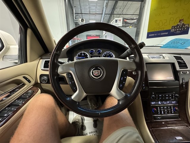 Used 2013 Cadillac Escalade EXT AWD/4WD image 17