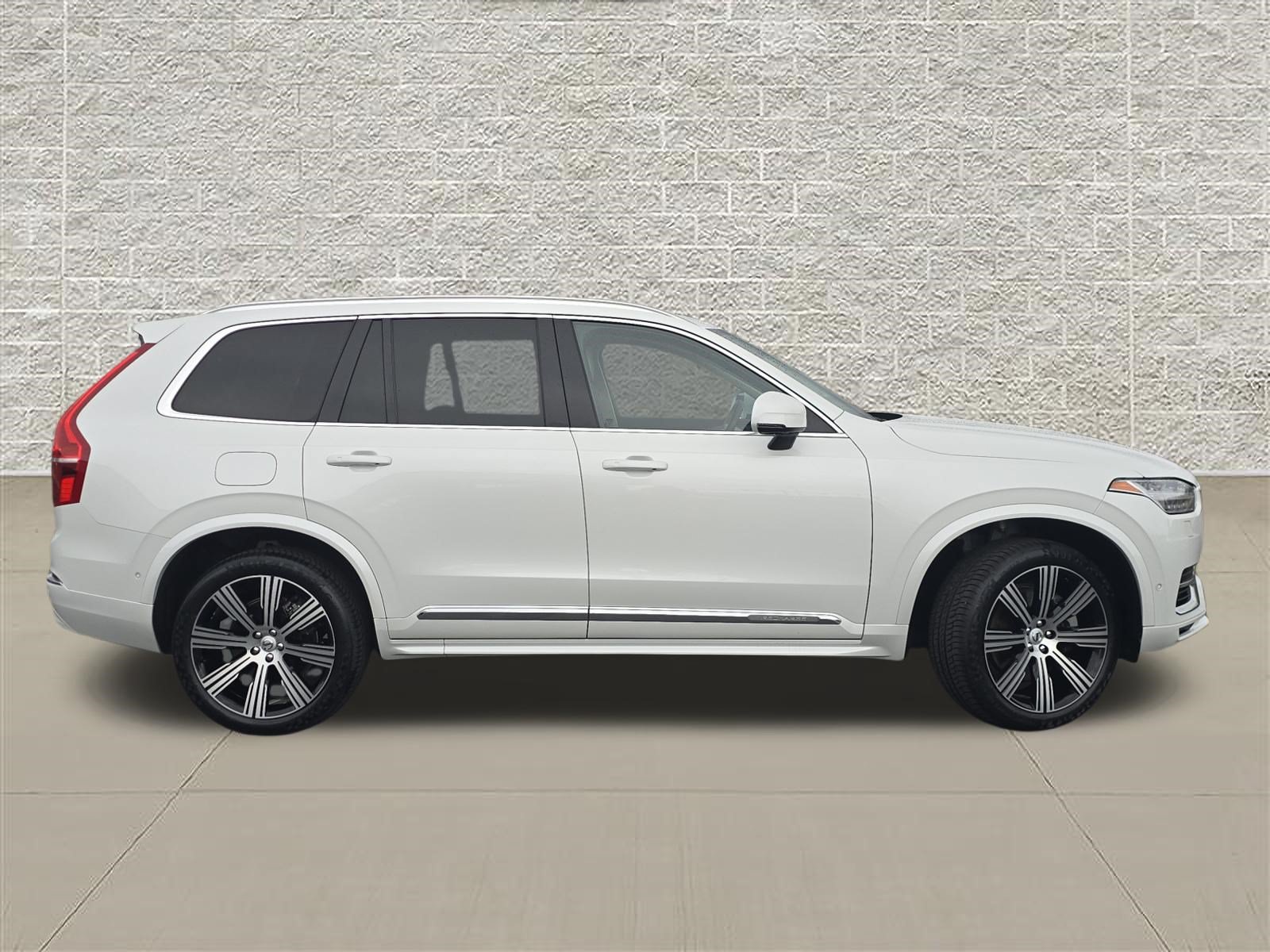 Used 2023 Volvo XC90 T8 Plus AWD/4WD image 8