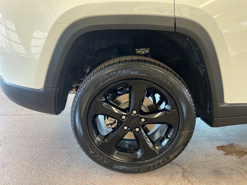 New 2025 Jeep Grand Cherokee Altitude image 26