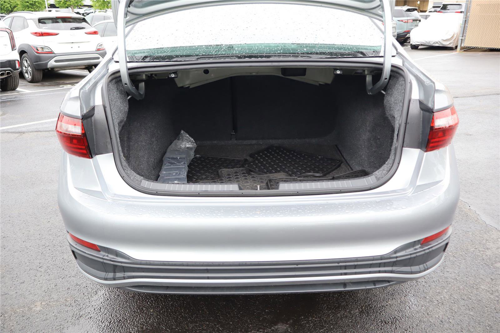 Used 2023 Volkswagen Jetta SE FWD image 5