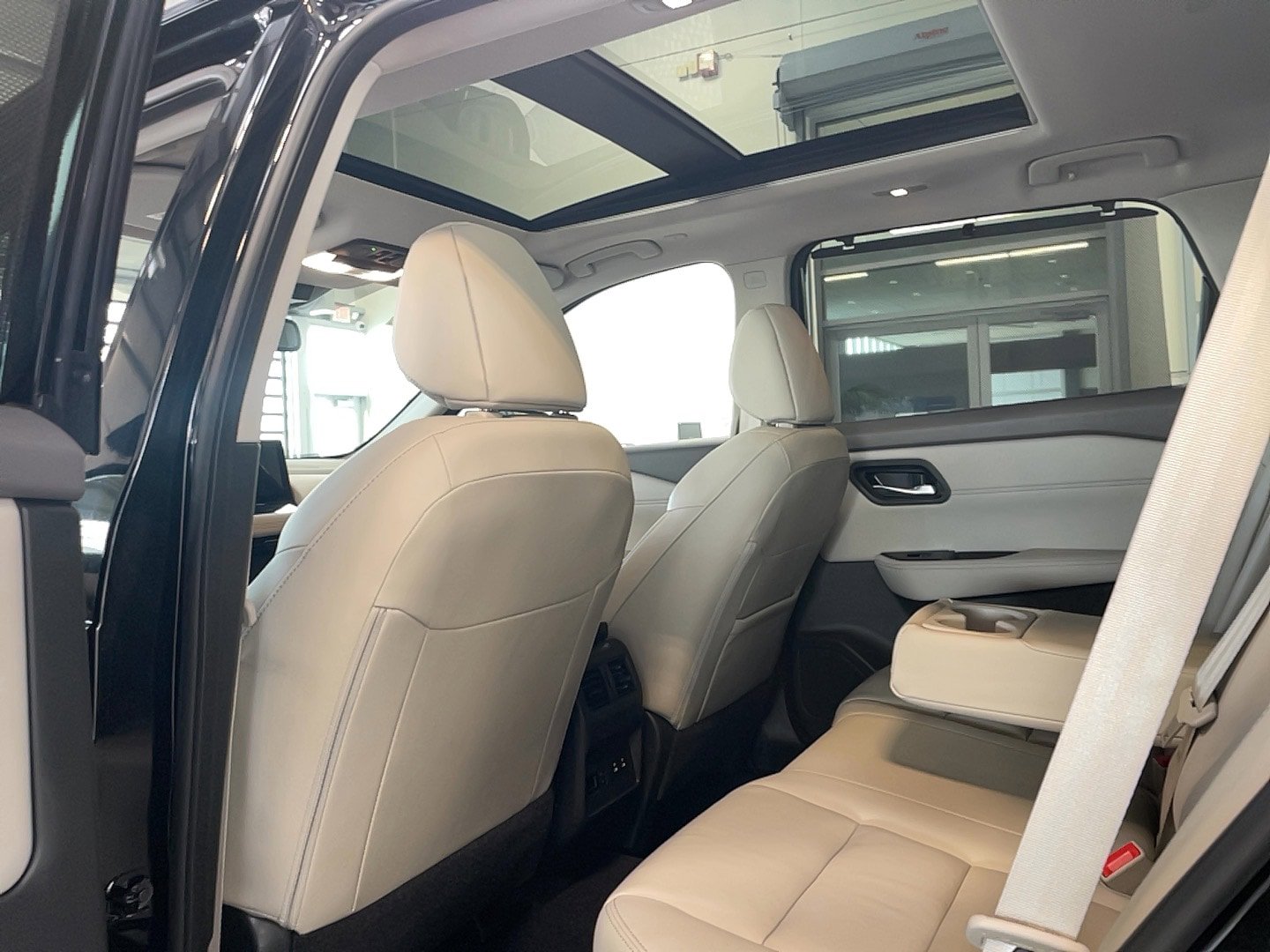 Used 2024 Nissan Rogue SL w/ SL Premium Package image 7