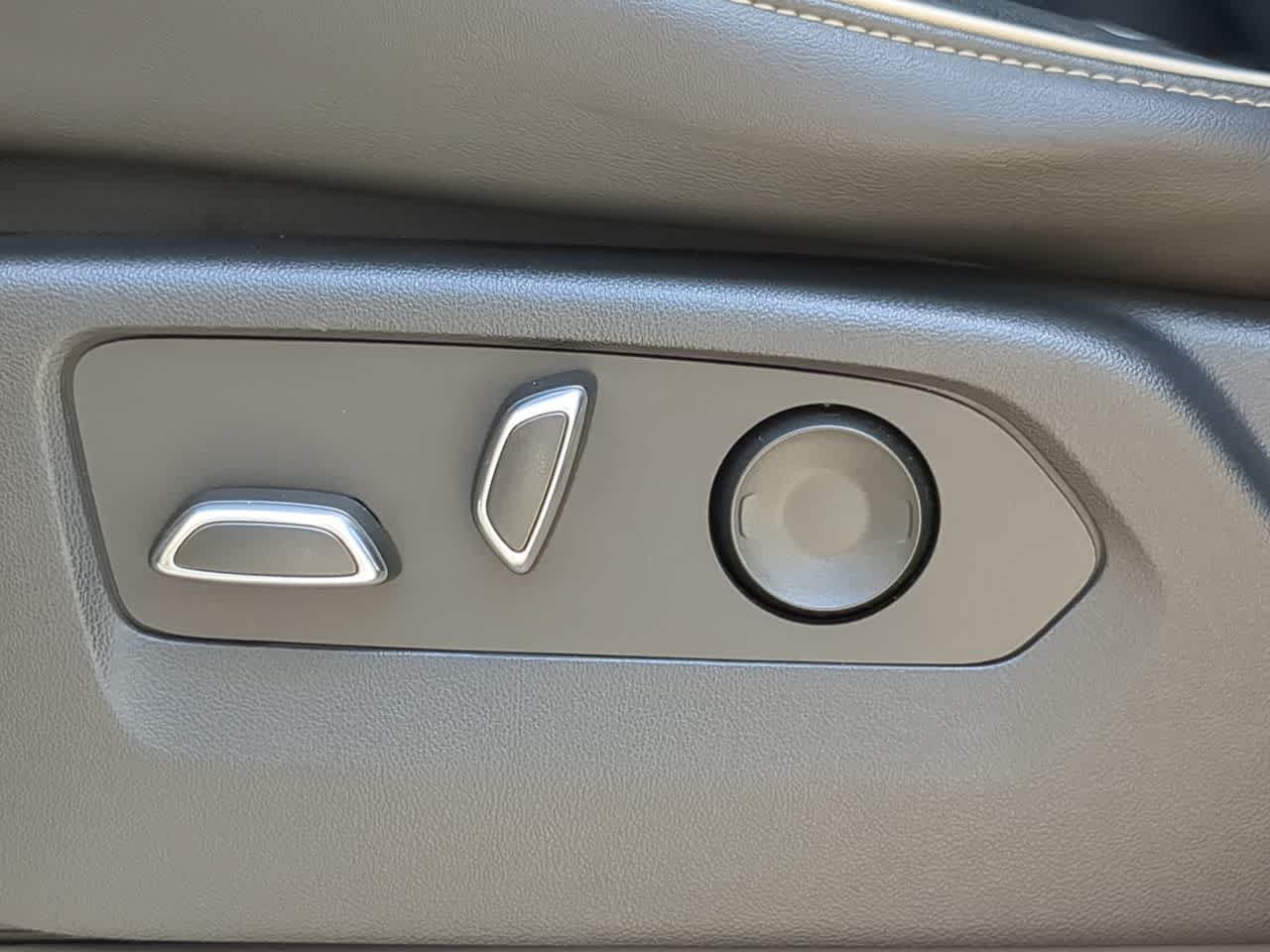 Used 2023 Cadillac Escalade Sport AWD/4WD image 18
