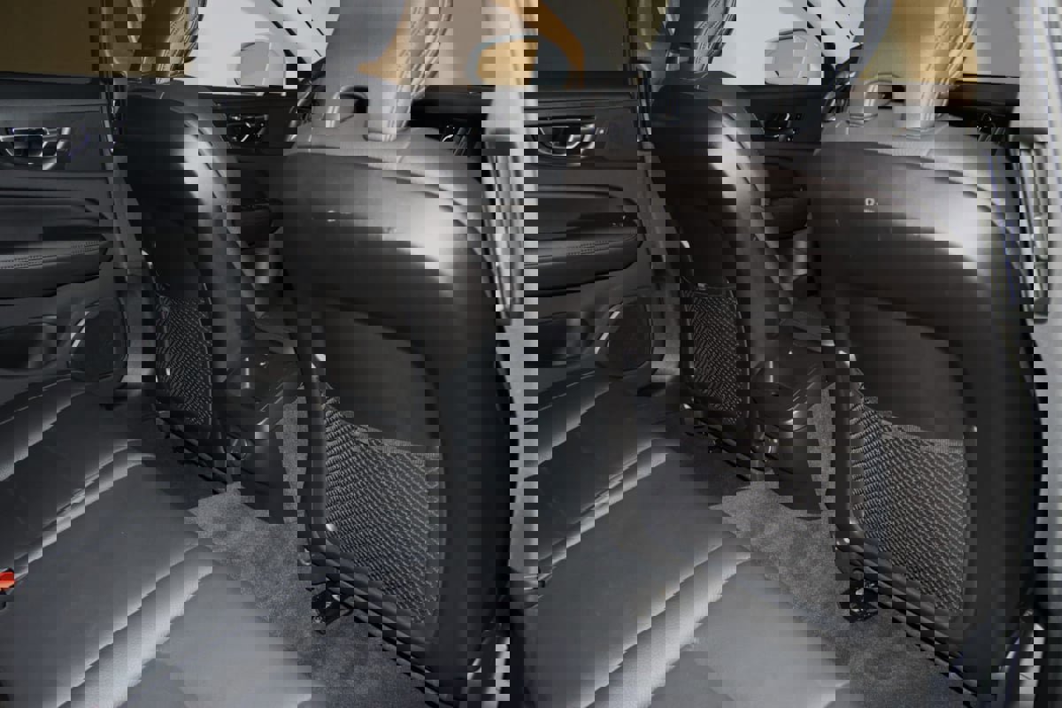 Used 2025 Volvo V60 B5 Cross Country Plus image 61