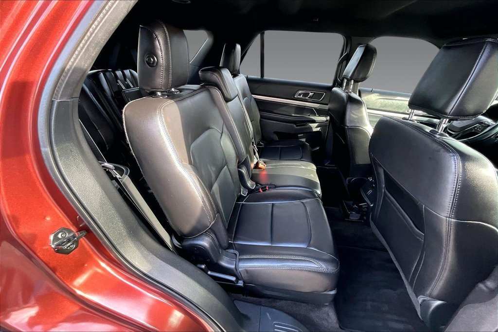 Used 2018 Ford Explorer XLT w/ Equipment Group 202A AWD/4WD image 16